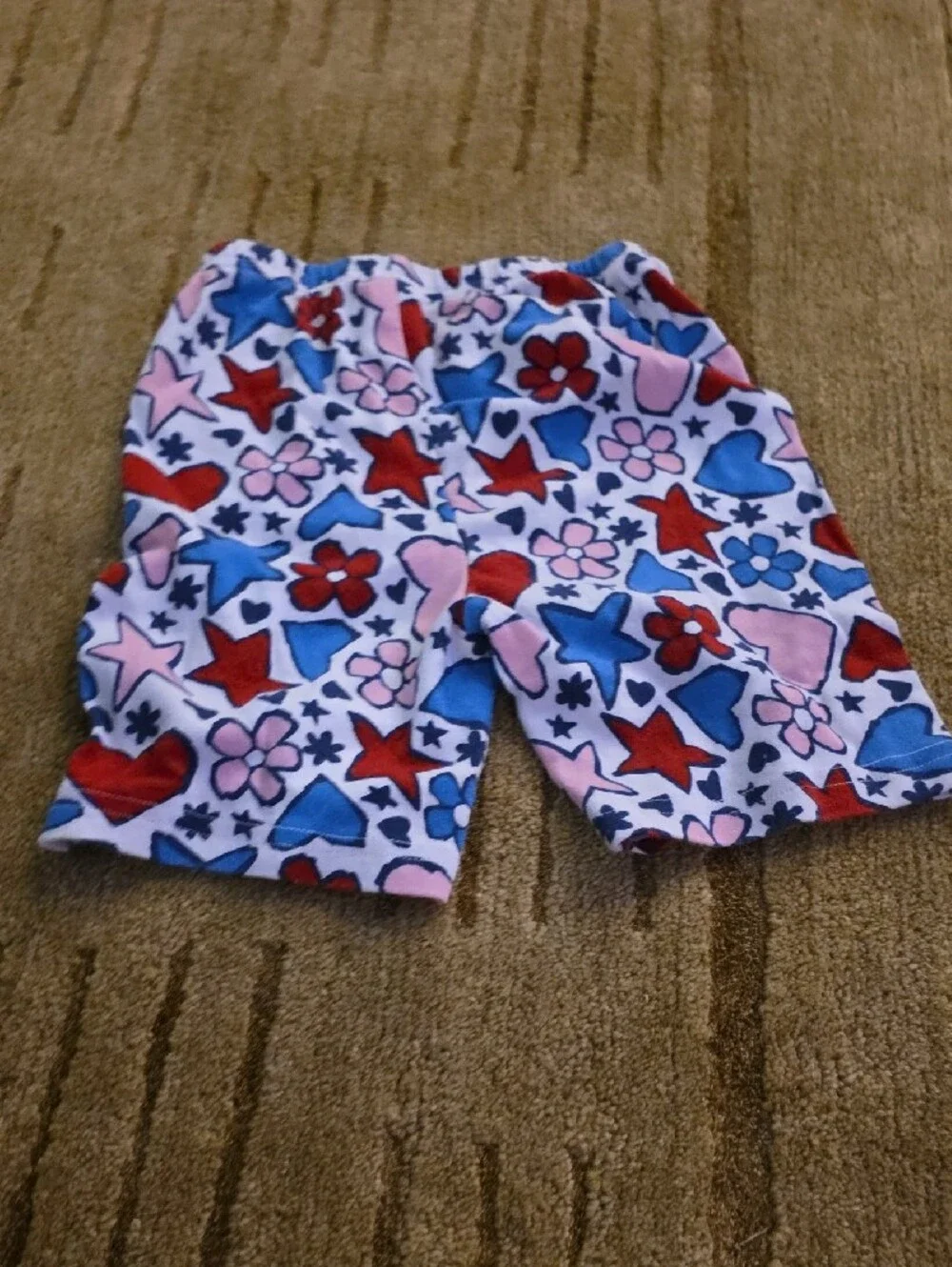 Gymboree White Top with Red, Blue & Pink Patterned Shorts Pajama Set Size 6